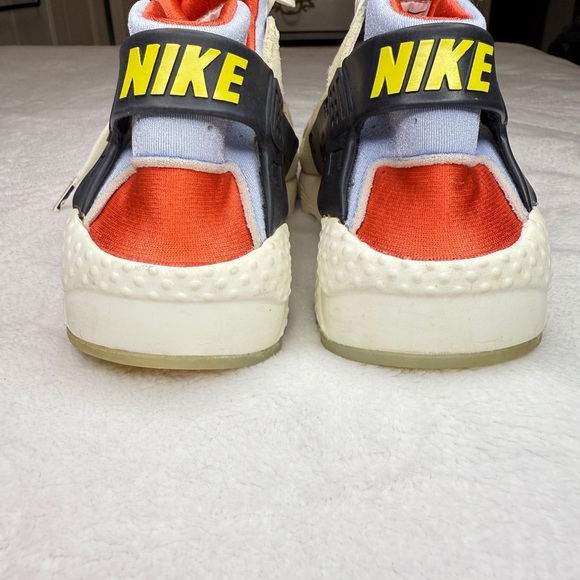 Nike Air Huarache Run Size 6Y (W 8 can wear)
Yin and Yang Set to Rise (PS) - Picture 3 of 7